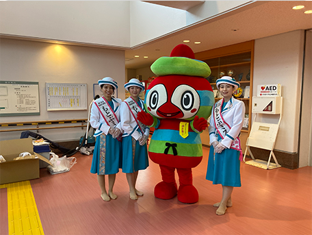 もとぶミス桜 & ぶトモー