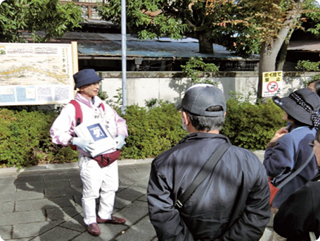 ボランティアガイドさんの案内で歴史散歩