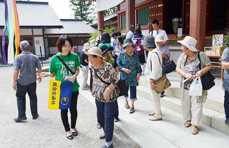 We presented elderly citizens the gift of a 